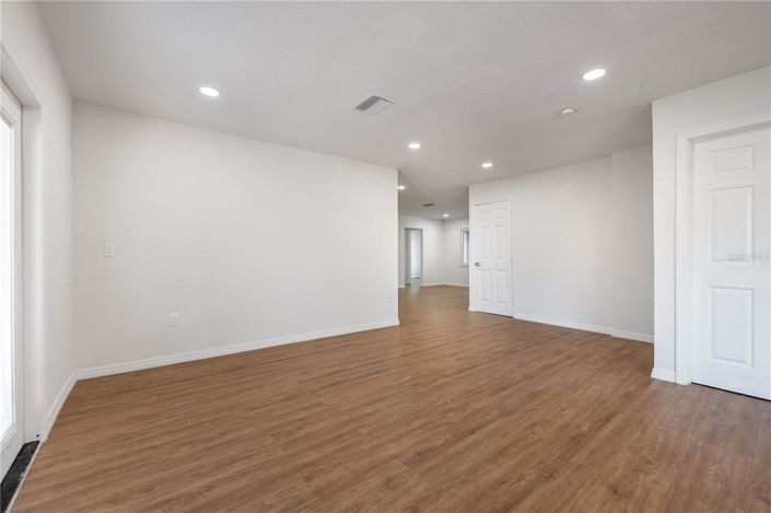 Image No.20-4 Bed House for sale