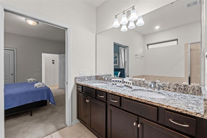 Image No.18-6 Bed House for sale