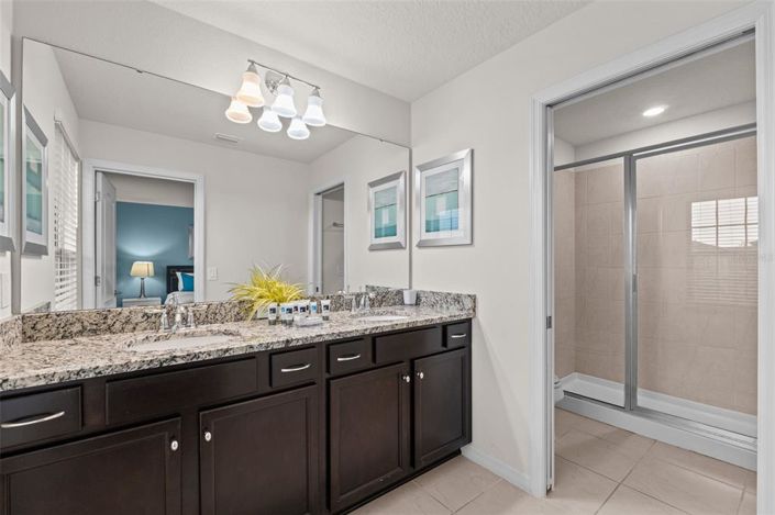 Image No.28-6 Bed House for sale