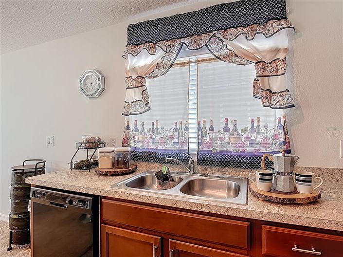 Image No.11-3 Bed House for sale