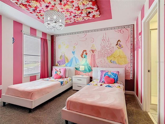 Image No.26-8 Bed House for sale