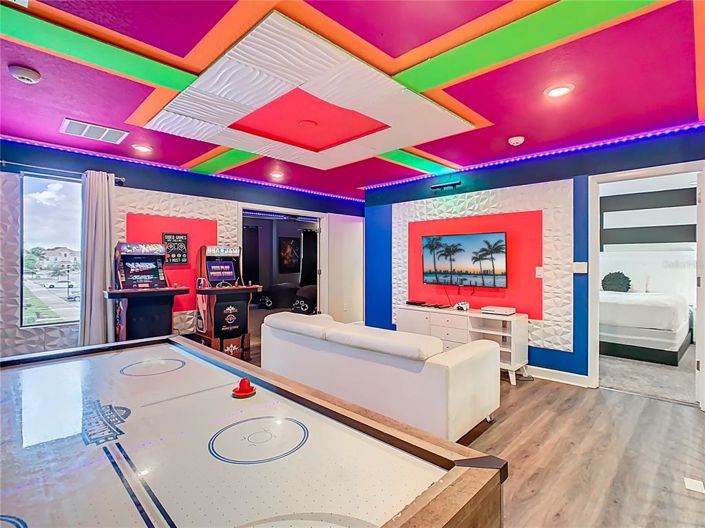 Image No.6-8 Bed House for sale