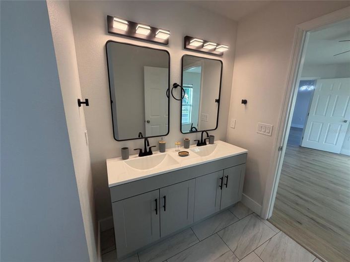 Image No.21-3 Bed House for sale