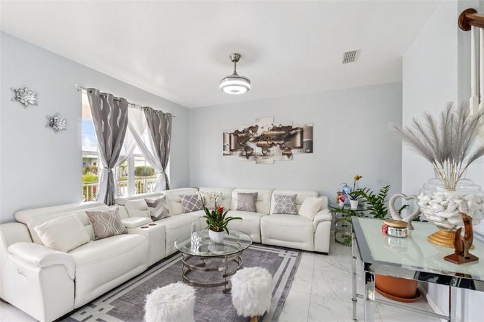 Image No.2-Maison de 5 chambres à vendre à Saint John