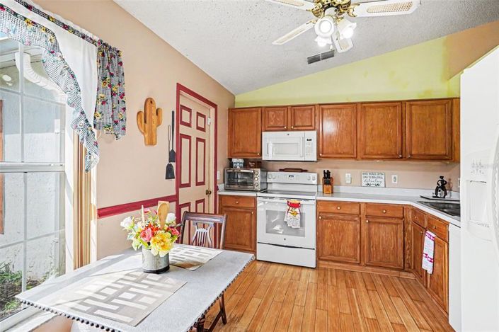 Image No.10-3 Bed House for sale