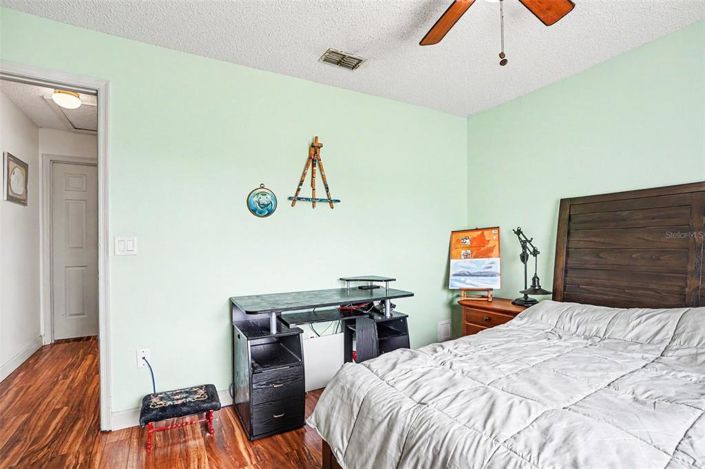Image No.18-3 Bed House for sale