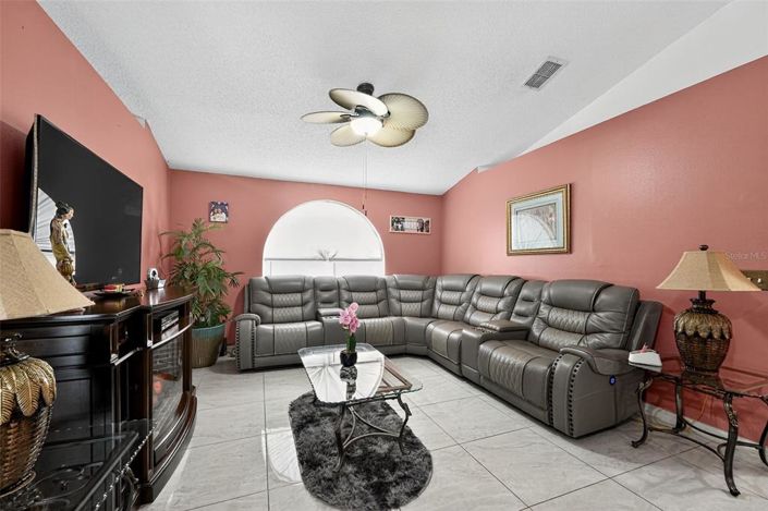 Image No.10-3 Bed House for sale