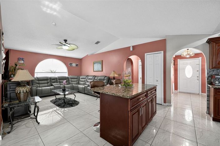 Image No.12-3 Bed House for sale