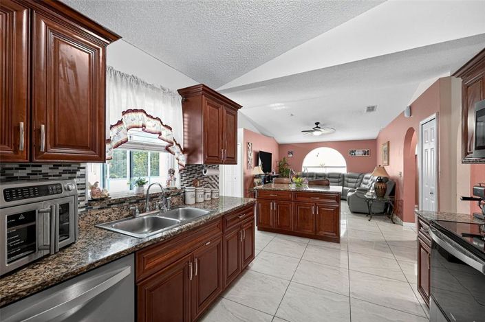 Image No.15-3 Bed House for sale