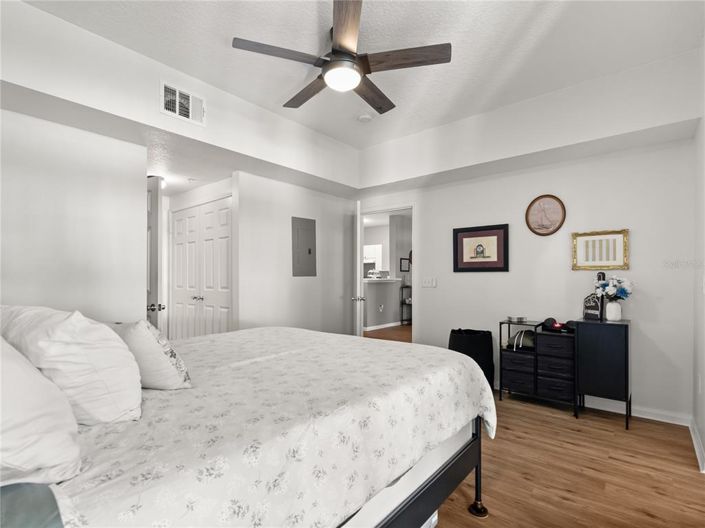 Image No.17-1 Bed Apartment for sale