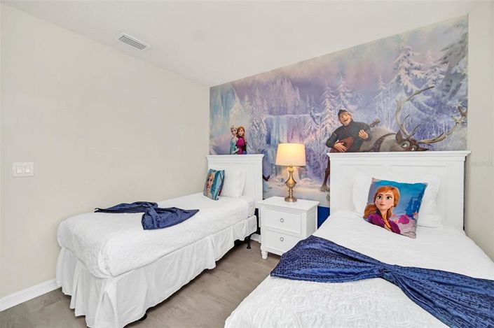 Image No.47-5 Bed Townhouse for sale