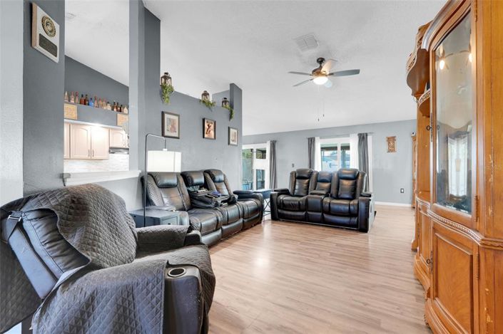 Image No.10-4 Bed House for sale