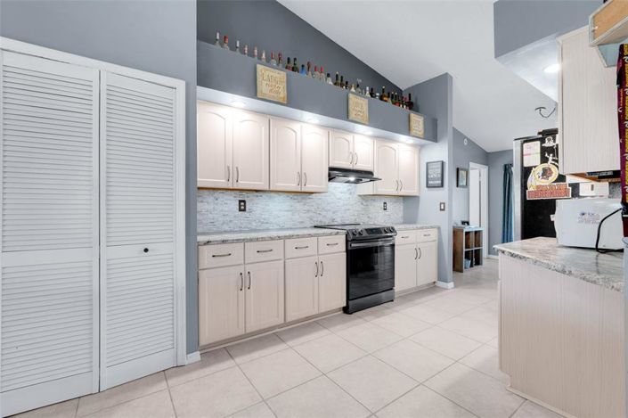 Image No.17-4 Bed House for sale