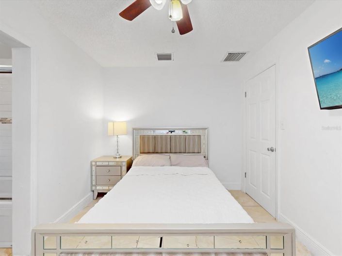 Image No.6-2 Bed House for sale