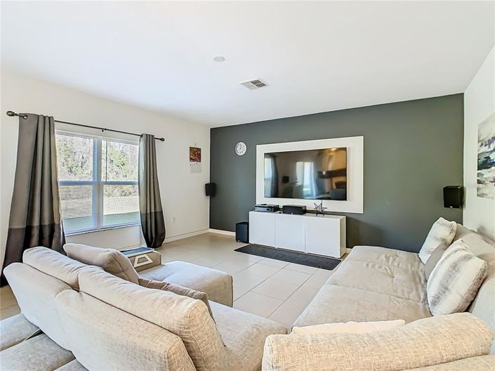 Image No.17-5 Bed House for sale