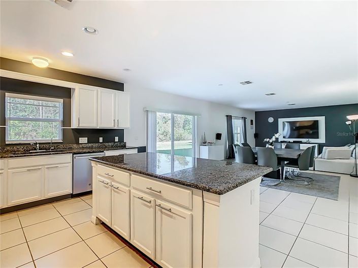 Image No.9-5 Bed House for sale