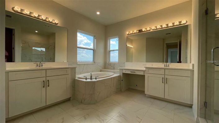 Image No.11-5 Bed House for sale