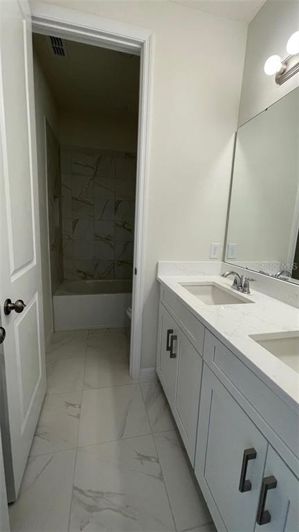 Image No.9-5 Bed House for sale