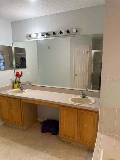 Image No.17-4 Bed House for sale