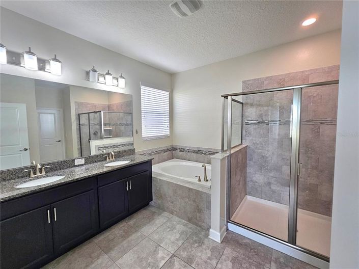 Image No.25-4 Bed House for sale