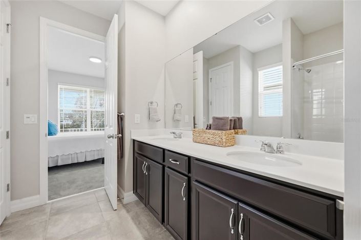 Image No.25-4 Bed House for sale