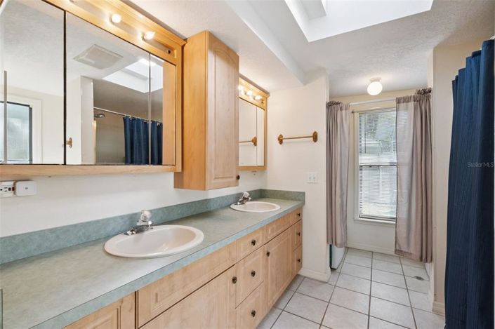 Image No.11-3 Bed House for sale