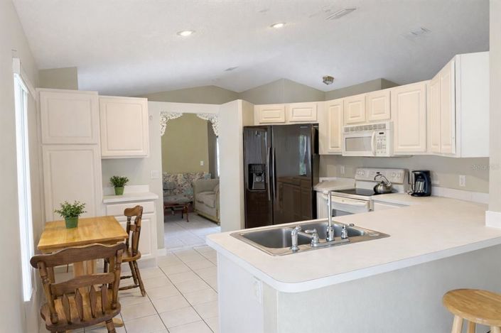 Image No.10-3 Bed House for sale