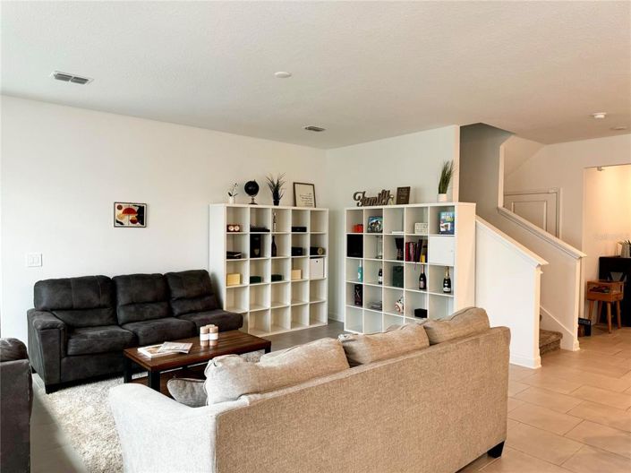 Image No.7-5 Bed House for sale