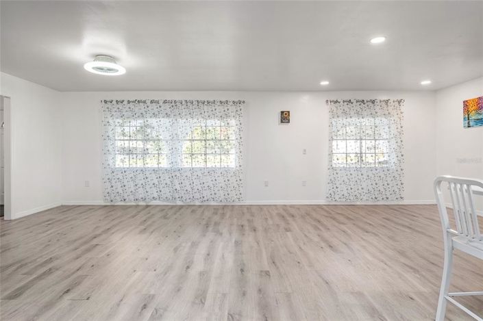 Image No.10-3 Bed House for sale