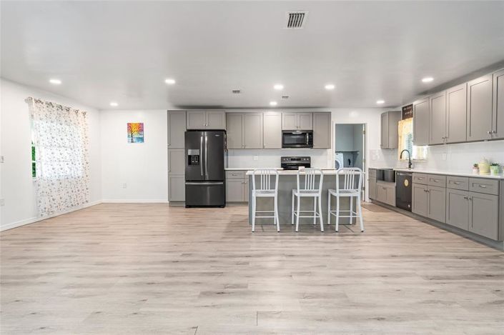 Image No.11-3 Bed House for sale