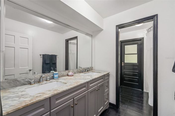 Image No.20-3 Bed House for sale