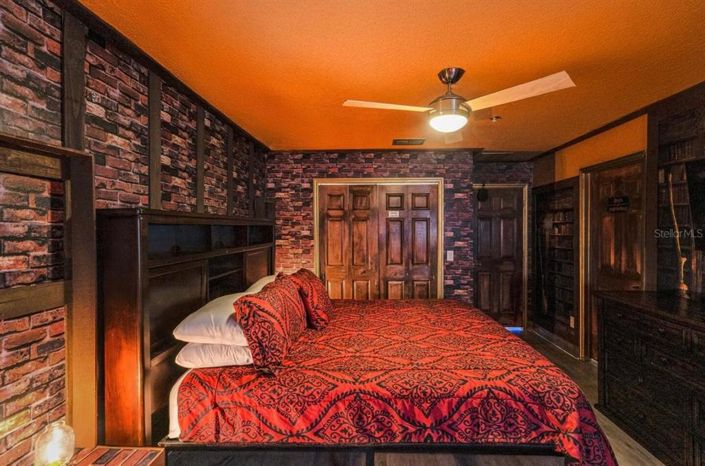 Image No.21-4 Bed Townhouse for sale