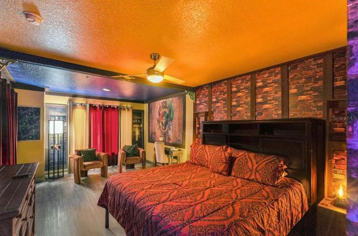 Image No.22-4 Bed Townhouse for sale