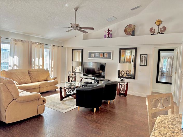 Image No.10-4 Bed House for sale