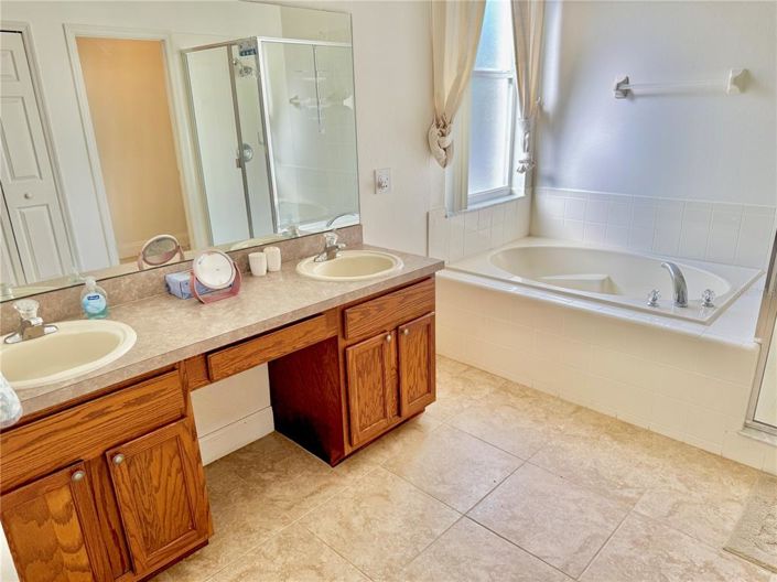 Image No.38-4 Bed House for sale