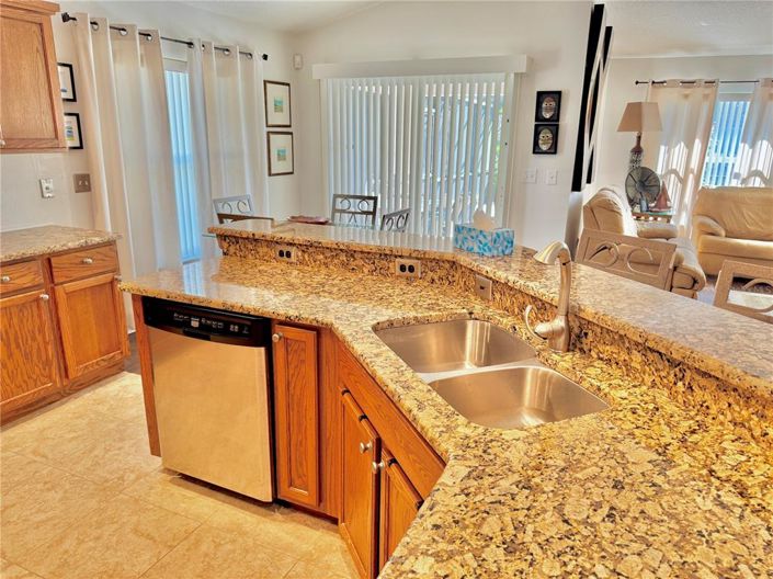 Image No.8-4 Bed House for sale