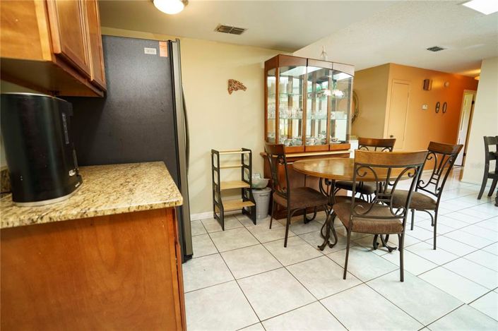 Image No.18-4 Bed House for sale