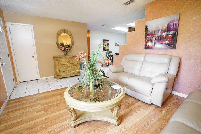 Image No.23-4 Bed House for sale