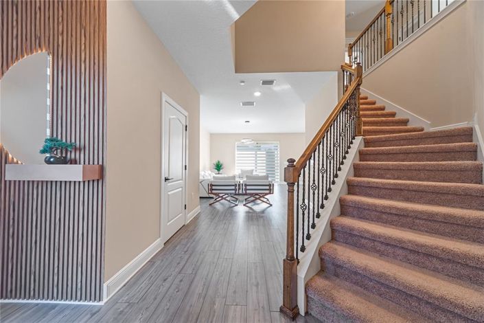 Image No.9-5 Bed House for sale