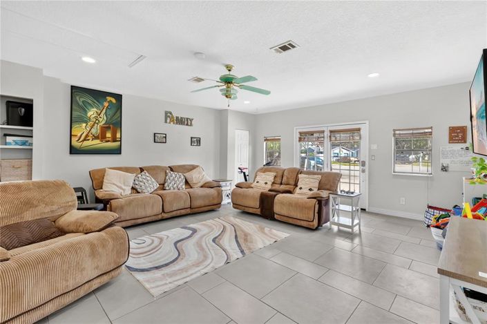 Image No.21-3 Bed House for sale