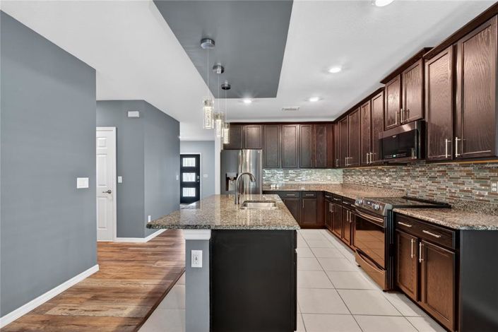 Image No.12-4 Bed House for sale