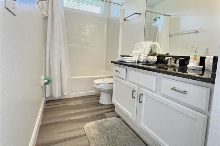 Image No.12-4 Bed House for sale