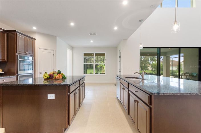 Image No.14-6 Bed House for sale