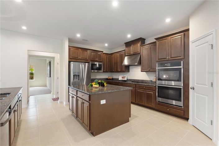 Image No.16-6 Bed House for sale