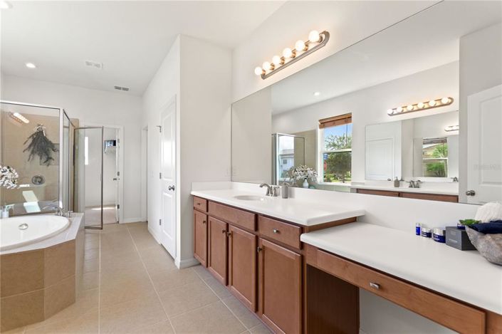 Image No.27-6 Bed House for sale