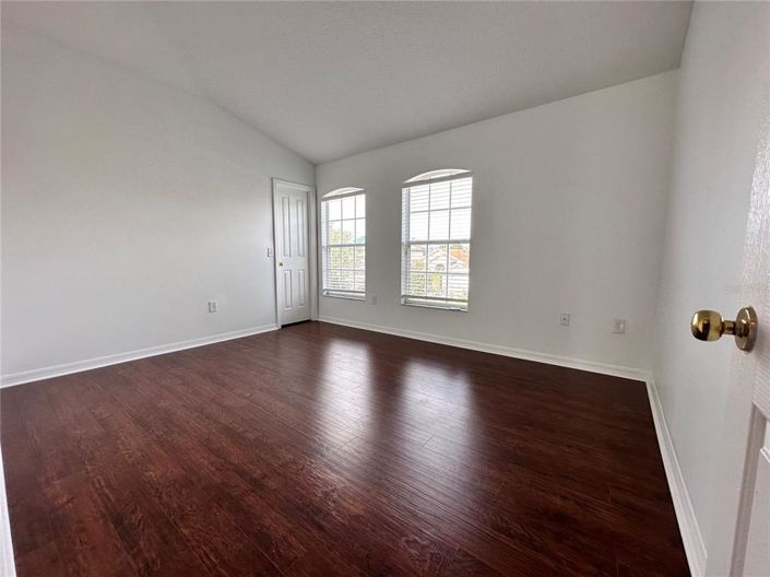 Image No.12-4 Bed House for sale