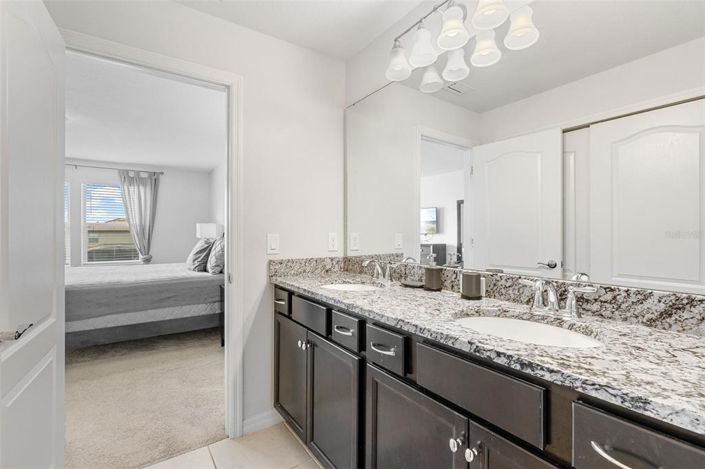 Image No.17-5 Bed Townhouse for sale