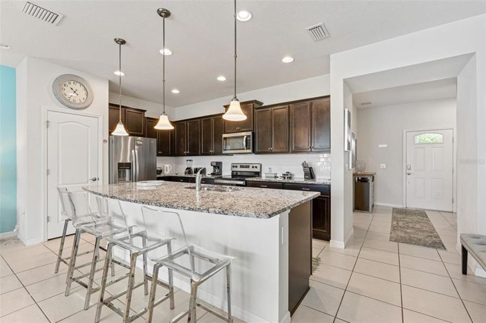 Image No.45-5 Bed Townhouse for sale