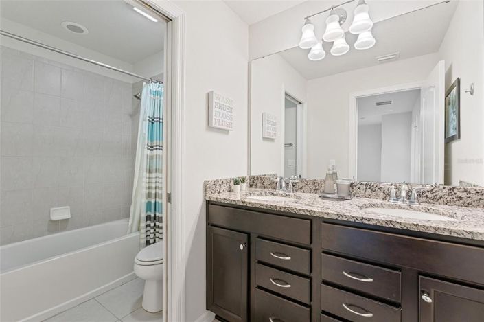 Image No.7-5 Bed Townhouse for sale