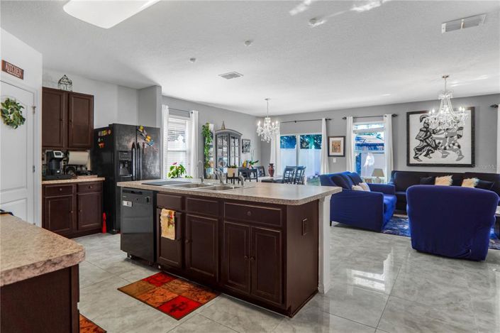 Image No.2-4 Bed House for sale